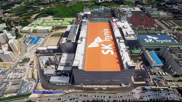 SK Hynix Installs Equipment at M15X Wafer Fab Two Months Ahead of Schedule to Accelerate HBM Capacity Expansion